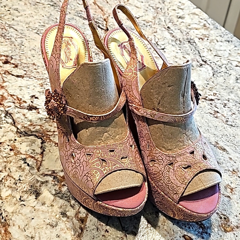 Hale Bob Heels